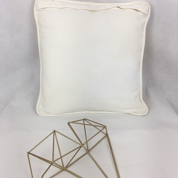 Judy Buswell 1994 Daffodil Watercolor Accent Pillow - Picture 3 of 5